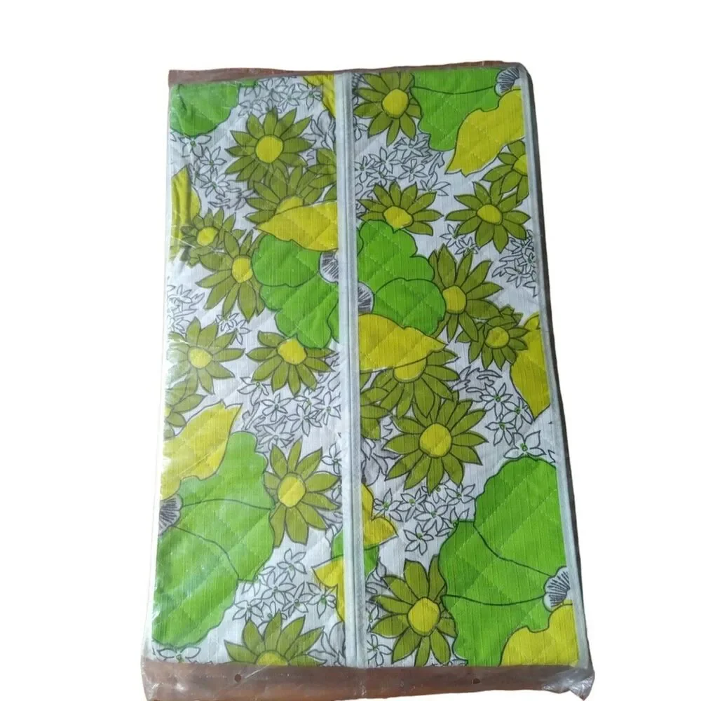 Vintage Universal Quilted Print Top and Front Garment Bag Plastic Sides No 2515